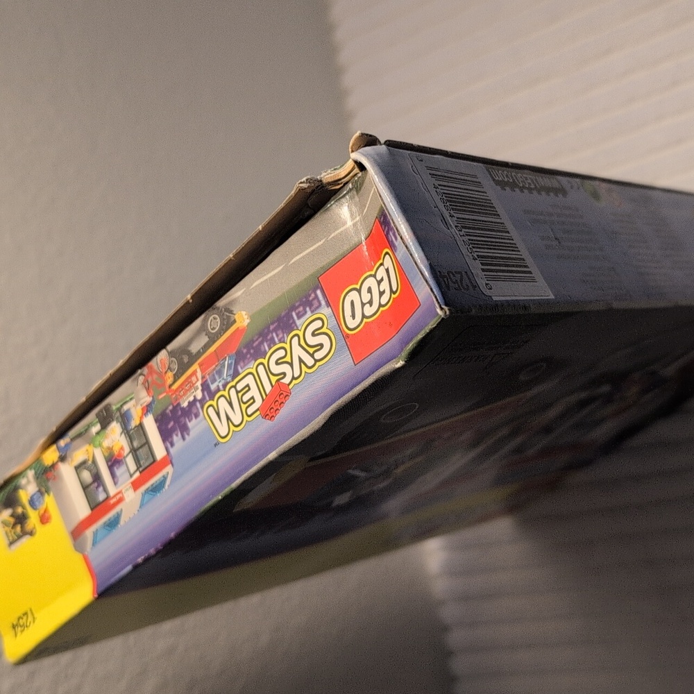 LEGO 1254 Shell Convenience Store 1254 - Picture 3 of 3